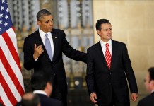 El presidente de Estados Unidos, Barack Obama (i), y su homólogo de México, Enrique Peña Nieto (d), participan en una rueda de prensa conjunta hoy, jueves 2 de mayo de 2013, tras una reunión en Palacio Nacional, en la capital mexicana. EFE