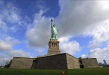 Fotografía de la Estatua de la Libertad, un regalo a Estados Unidos de Francia en 1886, en Liberty Island en Nueva York, Nueva York, EE.UU. hoy, jueves 4 de julio de 2013. EFE