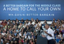 El presidente de Estados Unidos, Barack Obama, fue registrado este martes al dar un discurso, en Desert Vista High School, en Phoenix (Arizona, EE.UU.), en el que propuso una amplia reforma del sistema hipotecario. EFE