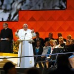 Ante miembros del clero que participan en el VIII Encuentro Mundial de las Familias que hoy, 27 de septiembre, concluye en esta ciudad, Jorge Mario Bergoglio apeló a no olvidar "la transformación del contexto histórico". EFE