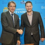 Imagen de archivo del alcalde de Quito, Mauricio Rodas (d), y el de Santander, Íñigo de la Serna (i). EFE/Archivo