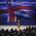 El primer ministro británico, David Cameron, pronuncia un discurso en el congreso del Partido Conservador hoy en Manchester (Reino Unido). EFE