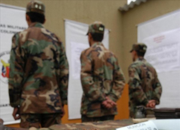 El Ejército colombiano captura a 11 guerrilleros del ELN en el norte del país