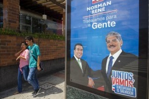 El candidato opositor se inscribe para las elecciones de 2014 en El Salvador