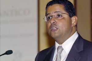 Piden a la Policía obligar al expresidente salvadoreño Flores a acudir ante el Parlamento
