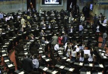 Kirchnerismo saca adelante el Presupuesto 2014 con Fernández convaleciente