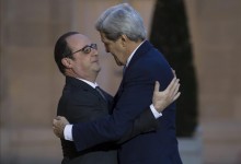 Kerry transmite a Hollande sus condolencias y acuerda reforzar la cooperación antiterrorista