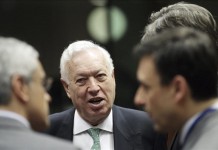 El ministro español de Asuntos Exteriores, José Manuel García-Margallo (c), al inicio de la reunión del consejo de ministros de Exteriores de la Unión Europea en Bruselas (Bélgica) hoy, lunes 11 de marzo de 2013. EFE