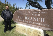 Entre explotaciones ganaderas, el tristemente célebre rancho Monte Carmelo, cerca de Waco, en Texas, resurge de sus cenizas 20 años después de la masacre de la secta de los davidianos convertido una vez más en un campo de cultivo para una fe mesiánica. En la imagen, Charles J. Pace, pastor de La Rama, nueva versión de los davidianos. EFE