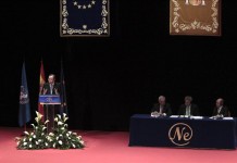 El secretario general de la ONU, Ban Ki-moon (i), durante su intervención en el acto en el que ha recibido el premio Nueva Economía Fórum 2013 hoy en el Teatro Real, en Madrid. Al acto han asistido el ministro de Asuntos Exteriores, José Manuel García-Margallo (3d); el presidente del Congreso, Jesús Posada (2d), y el presidente Nueva Economía Forum José Luis Rodríguez García (d). EFE