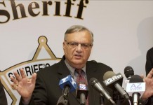 El alguacil Joe Arpaio habla durante una conferencia de prensa en Phoenix, Arizona (EEUU). EFE/Archivo
