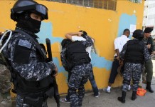 La capacitación corresponde al programa "Great" (por sus siglas en inglés) que consiste en un entrenamiento sobre la violencia y las pandillas impartido por instructores policiales de Miami y de Chicago. EFE/Archivo