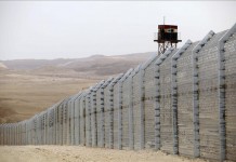 Varias organizaciones civiles de Georgia se manifestaron hoy frente a la sede del partido republicano en Atlanta para pedir que se apruebe una reforma migratoria "sin muros", como parte de una campaña a nivel nacional. EFE/Archivo