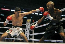 El boxeador mexicano Johnny González (i) intercambia puños con el colombiano Santos Marimon. EFE/Archivo