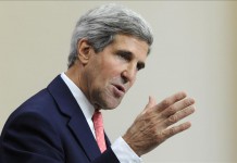 El secretario de estado estadounidense, John Kerry, ofrece una rueda de prensa tras su reunión con el ministro británico de Exteriores, William Hague (no fotografiado), en Londres (Reino Unido). EFE
