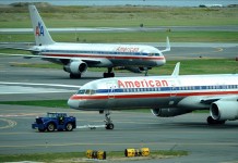 Fotografía de 2 aviones en el aeropuerto de Miami. EFE/Archivo