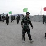 Integrantes de la milicia chiíta iraquí Kitab al-Abbas participan en un entrenamiento con las fuerzas armadas cerca Ramadi, al suroeste de Irak. EFE