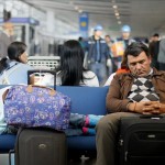 La huelga de los trabajadores, que también exigen una modernización en el servicio de aduanas, ha provocado largas filas en el aeropuerto internacional, demoras de varias horas en los pasos fronterizos y ha afectado al comercio exterior de Chile. EFE/Archivo