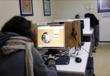 l grupo yihadista Estado Islámico (EI) exigió hoy a los dueños de los cibercafés de la ciudad oriental siria de Al Raqa que corten el suministro de internet a las viviendas vecinas, ante su temor a perder combatientes persuadidos por sus familias para que abandonen el yihadismo. EFE/Archivo