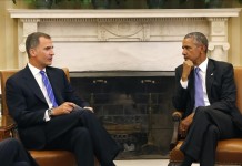 El rey Felipe y el presidente de EEUU, Barack Obama durante el encuentro que han mantenido hoy en el despacho oval de la Casa Blanca, en el primer día del viaje oficial que los Reyes realizan a Estados Unidos. EFE/Francisco Gomez/ Casa S.M. El Rey ***POOL***