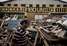 Fotografía de escombros generados por el sismo del pasado miércoles en la localidad costera de Coquimbo (Chile). EFE