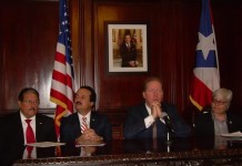De izda. a dcha., el alcalde Mayaguez, José Guillermo Rodríguez, el legislador Antonio Fas Alzamora, el secretario estado David Bernier y la secretaria de Instituto Cultura, Liliana Ramos hablan durante una rueda de prensa. EFE/Archivo