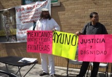 Un grupo de activistas y miembros de la comunidad hispana se preparan para iniciar hoy, martes 15 de septiembre 2015, un ayuno por la justicia y la dignidad frente al consulado de México en Chicago, Illinois. Los siete hispanos que estarán en ayuno desde hoy hasta el 26 de septiembre están pidiendo respeto a los derechos humanos en México y una reforma migratoria integral en Estados Unidos. EFE