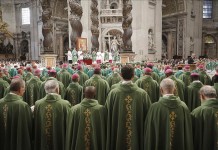 Prelados durante la misa celebrada por el papa Francisco como apertura al Sínodo para la familia que se celebra en la Ciudad del Vaticano. EFE