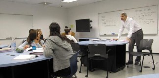La Universidad Estatal de Colorado (CSU) considera que el español no es un "idioma extranjero" en este estado y definirlo así genera una imagen distorsionada, por lo que han modificado su programa de enseñanza de idiomas, según un comunicado difundido hoy. EFE/Archivo