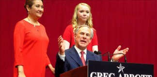 La advertencia del gobernador de Texas, el republicano Greg Abbott, de que su estado "no tolerará" más las denominadas "ciudades santuario", fue rechazada hoy por sus detractores como parte de la retórica antiinmigrante de su partido. EFE/Archivo