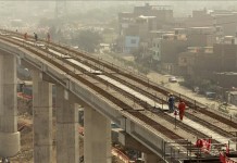 Toda la obra, que incluye el tramo hacia el Callao y el ramal hacia el aeropuerto, estará culminada en el 2020. En la imagen, una vista de la construcción del segundo tramo de la Línea 1 del Metro de Lima. EFE/Archivo