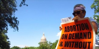 El Tribunal Supremo volvió hoy al trabajo con la vista puesta en polémicos asuntos sociales como el aborto o la discriminación positiva de las minorías para entrar en la Universidad, así como casos relacionados con el derecho al voto que podrían influir en los comicios presidenciales de 2016. EFE/Archivo