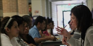 El Consejo Nacional de la Raza (NCLR) invitó hoy a los hispanos con pocos recursos económicos a acceder al seguro médico que proporciona el Gobierno a través de la ley de salud conocida como "Obamacare" y cuyo nuevo periodo de inscripción acaba de comenzar. Archivo