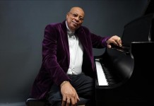 Fotografía cedida por FrankStewart en donde aparece el pianista cubano Chucho Valdés, quien lideró hace más de 40 años un grupo de "grandes estrellas" para fundar la banda de latin jazz Irakere en La Habana, Cuba. EFE