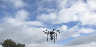 Fotografía de un dron alzando el vuelo. Archivo