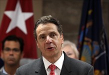 El gobernador de Nueva York, Andrew Cuomo, habla durante una rueda de prensa Archivo