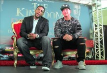 Los reguetoneros puertorriqueños Don Omar (i) y Daddy Yankee (d) hablan durante una rueda de prensa. Archivo