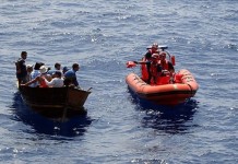 Para los inmigrantes cubanos rige la ley conocida como "pies secos, pies mojados", la cual permite que se queden en el país todos los cubanos que logren tocar tierra estadounidense. Archivo/Solo uso editorial
