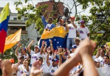 Seguidores de partidos políticos opositores asisten a una manifestación en Caracas (Venezuela). Archivo
