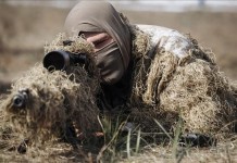 Un soldado de la Guardia Nacional ucraniana participa en unas maniobras de tiro en la localidad de Stare, a unos 80 kilómetros de Kiev. Archivo