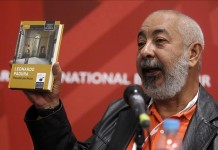 El escritor cubano Leonardo Padura participa el jueves 3 de diciembre de 2015, durante un encuentro con medios de comunicación, en el marco de la Feria Internacional del Libro de Guadalajara (FIL).