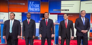 De izquierda a derecha, el gobernador de Nueva Jersey, Chris Christie, el neurocirujano Ben Carson, el senador por Texas Ted Cruz, el senador por Florida Marco Rubio y el exgobernador por Florida Jeb Bush posan antes de participar en un debate de candidatos presidenciales del partido Republicano, organizado por la cadena Fox News y Google, este 28 de enero de 2016, en el Centro de Eventos Iowa en Des Moines, Iowa (EE.UU.).