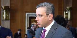 Según denunció a Efe el alcalde Vieques, Víctor Emeric, la Administración del gobernador Alejandro García Padilla le debía 1,2 millones de dólares que el municipio necesitaba que le sean transferidos para pagar las nóminas del viernes. Archivo