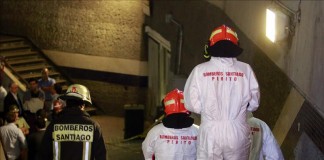 Las personas, que reclamaron que en ningún momento el personal del metro les dio alguna explicación, fueron socorridas por carabineros y personal de bomberos quienes también testificaron que el túnel estaba lleno de humo. Archivo