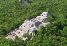 Imagen cedida por el Instituto Nacional de Antropología e Historia (INAH) de un asentamiento arqueológico en el sur de Calakmul, sureste de México. Autoridades mexicanas promueven una campaña para que la UNESCO incluya en la lista de Patrimonio Mundial diversos asentamientos mayas prehispánicos informaron hoy fuentes oficiales. INAH/SOLO USO EDITORIAL